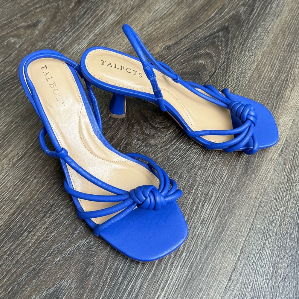 New! TWIST LEATHER SANDALS! Beautiful accent for your summer outfit